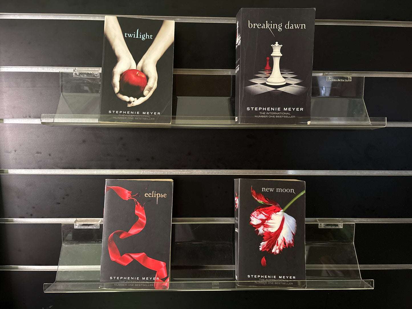 MEYER, Stephanie - Bundle of 4 - Complete Twilight Series (Min. fair condition)