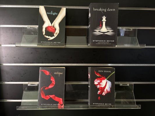 MEYER, Stephanie - Bundle of 4 - Complete Twilight Series (Min. fair condition)
