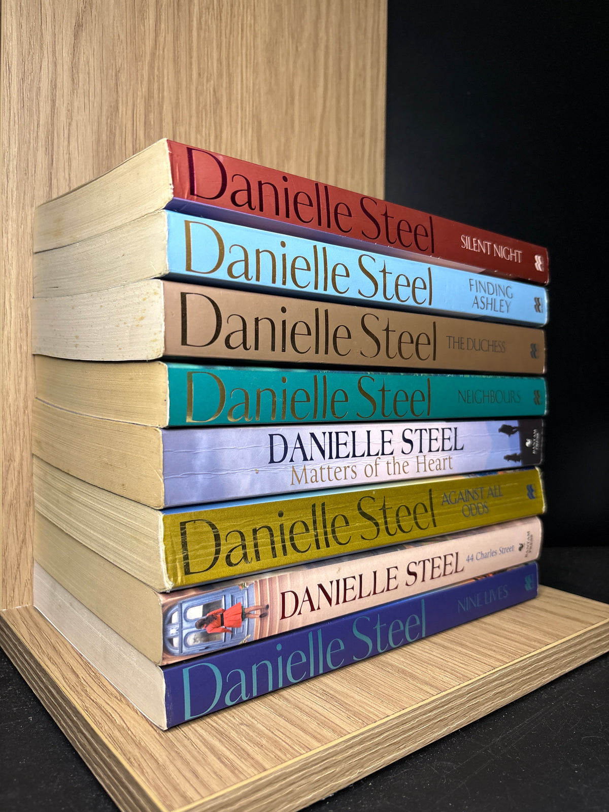 STEEL, Danielle Assorted Standalone Titles Bundle of 8 (Min. fair condition)
