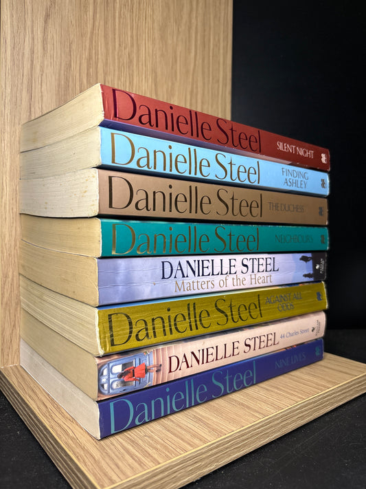 STEEL, Danielle Assorted Standalone Titles Bundle of 8 (Min. fair condition)