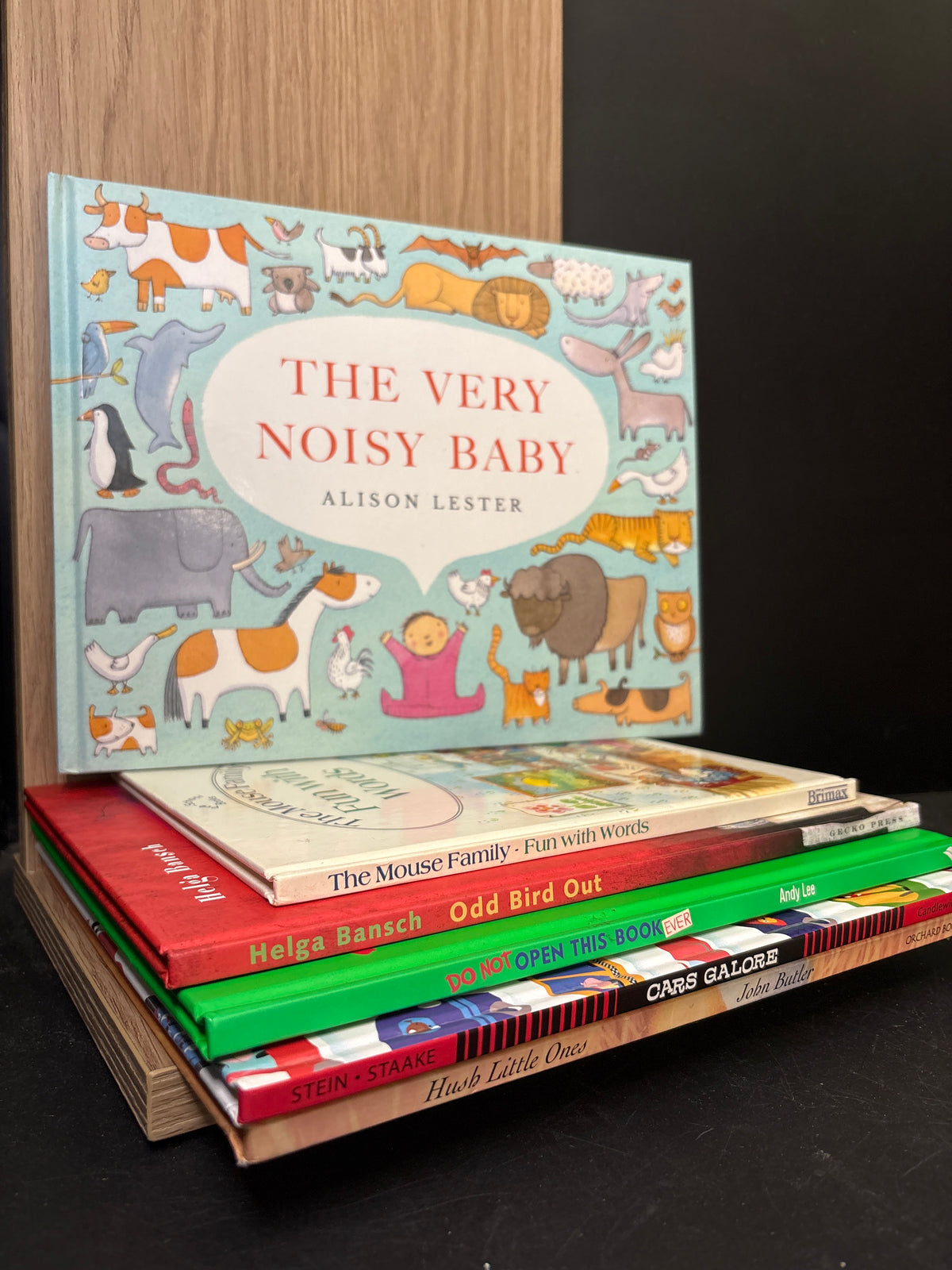 KIDS PICTURE BOOKS Assorted Standalone Titles Various Authors Bundle of 6 (Min. good condition)