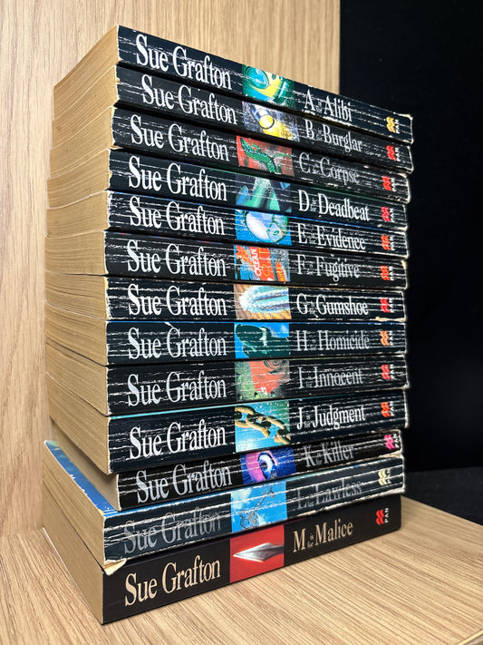 GRAFTON, Sue 'Kinsey Millhouse' Titles #1-13 Bundle of 13 (Min. fair condition)