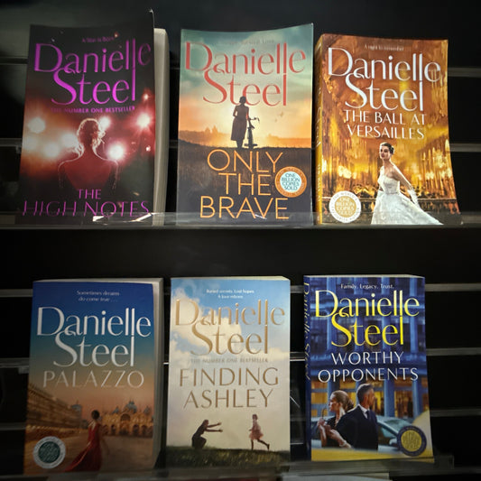 STEEL Danielle - Bundle of 12 standalone titles (min good condition)