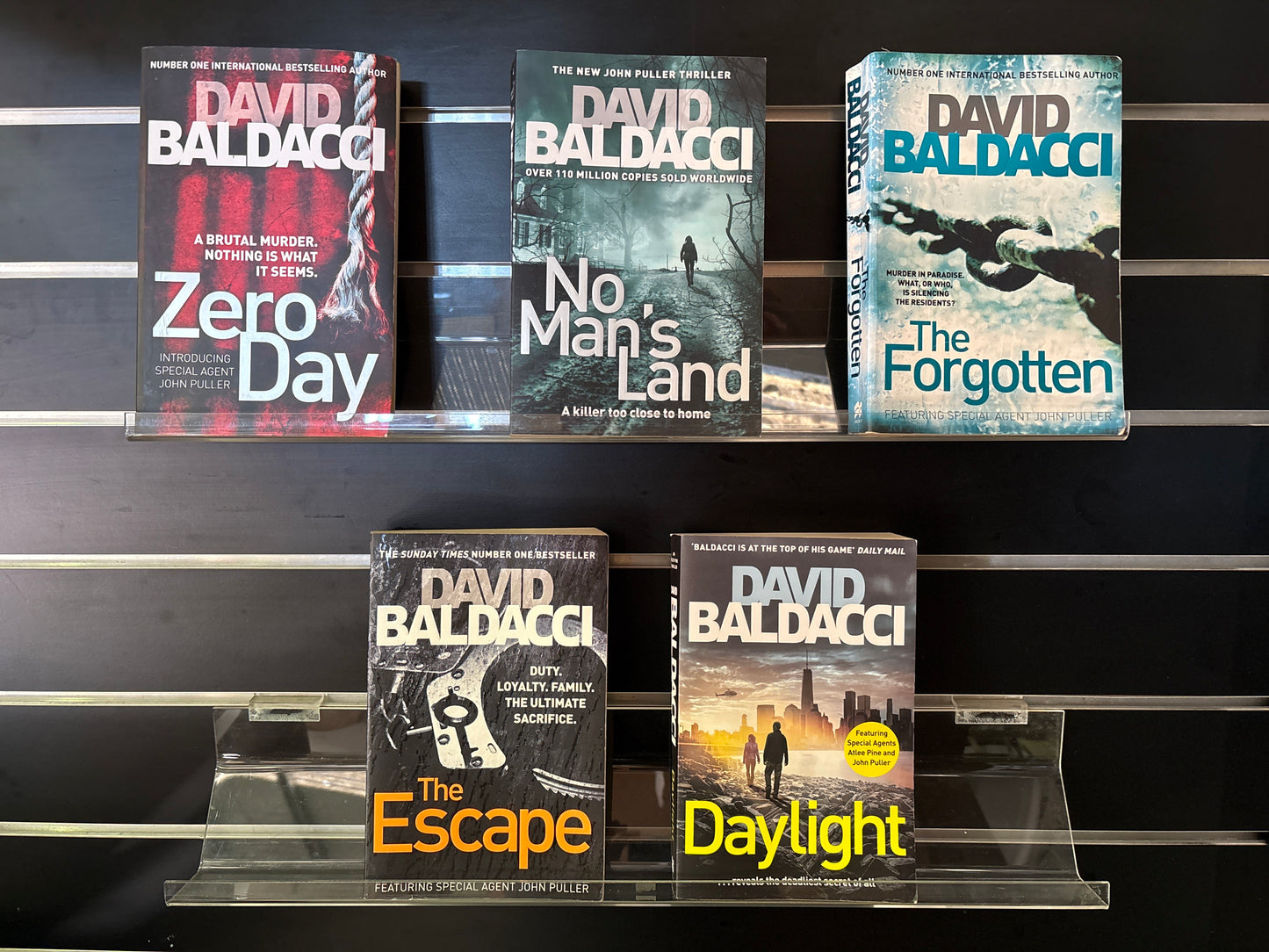 BALDACCI, David - Bundle of 5 - #1-4 in John Puller Series - Plus bonus title (Min. fair condition)