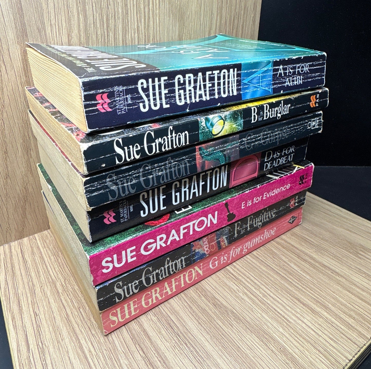 GRAFTON, Sue 'Kinsey Millhone' Series Titles A - G Bundle of 5 (Min. fair Condition)