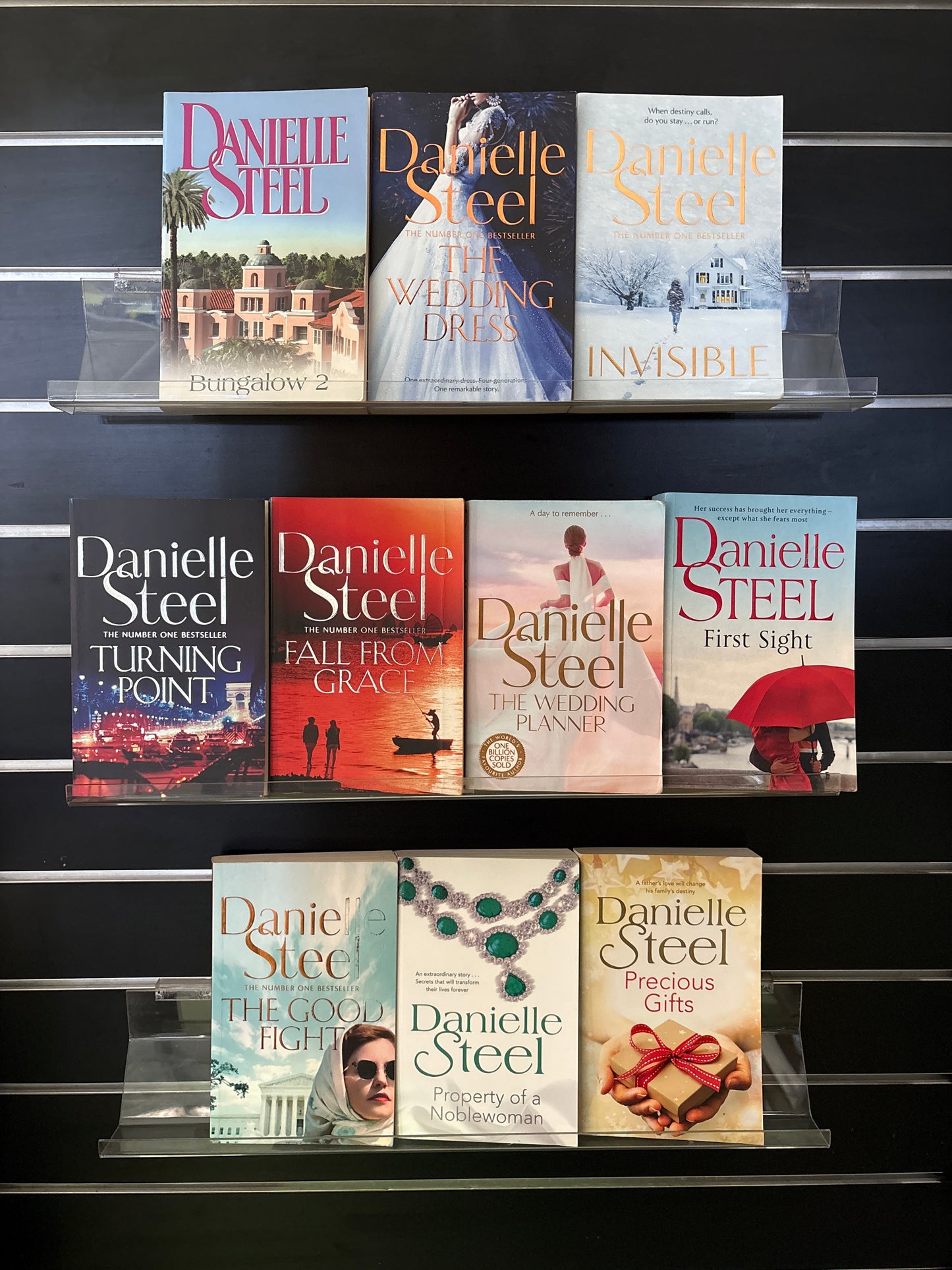 STEEL, Danielle - Bundle of 10 Standalone Titles (min. fair condition)