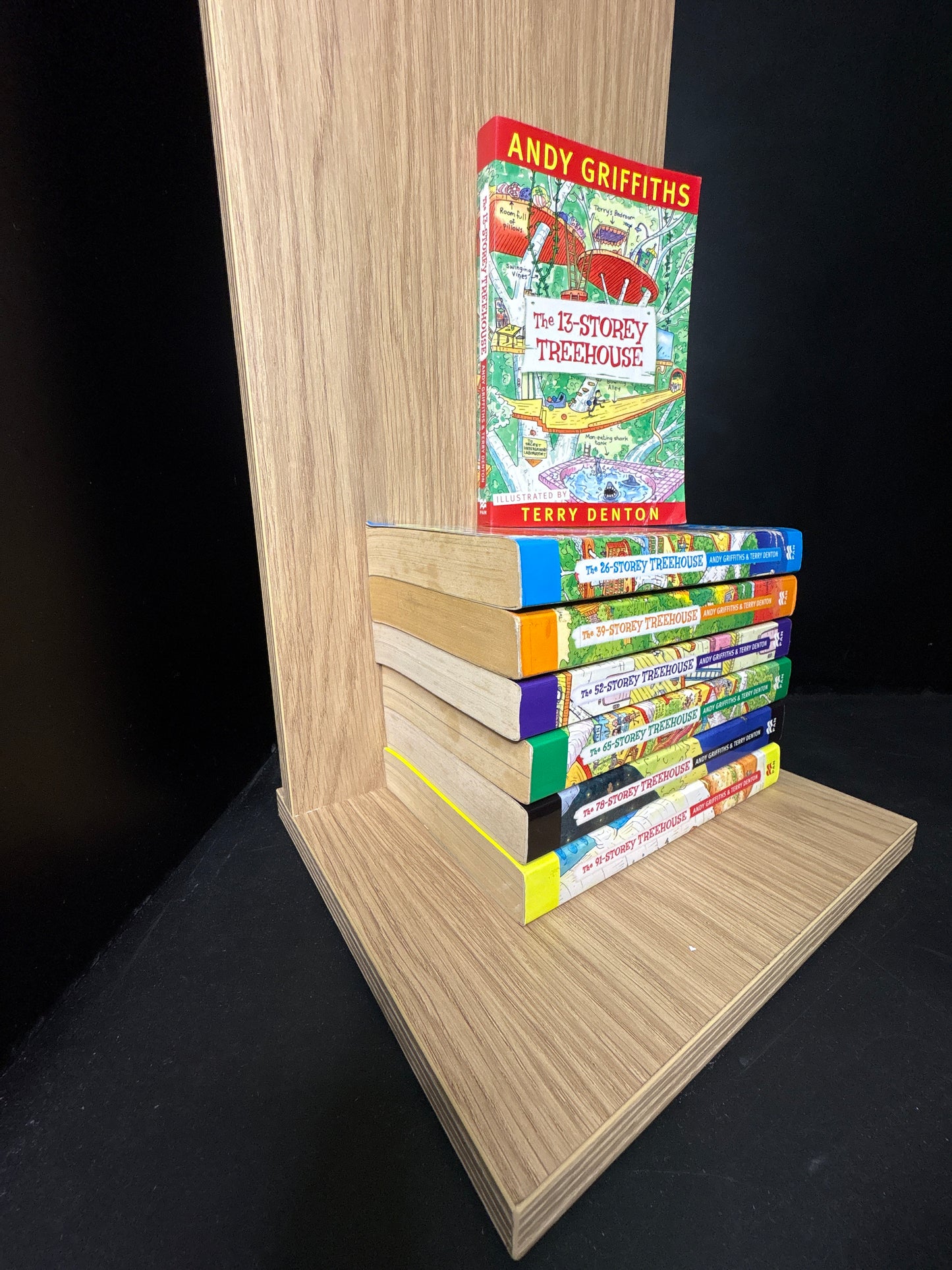 GRIFFITHS, Andy - Bundle of 7 - Books 1-7 in Treehouse Series (Min. fair condition)