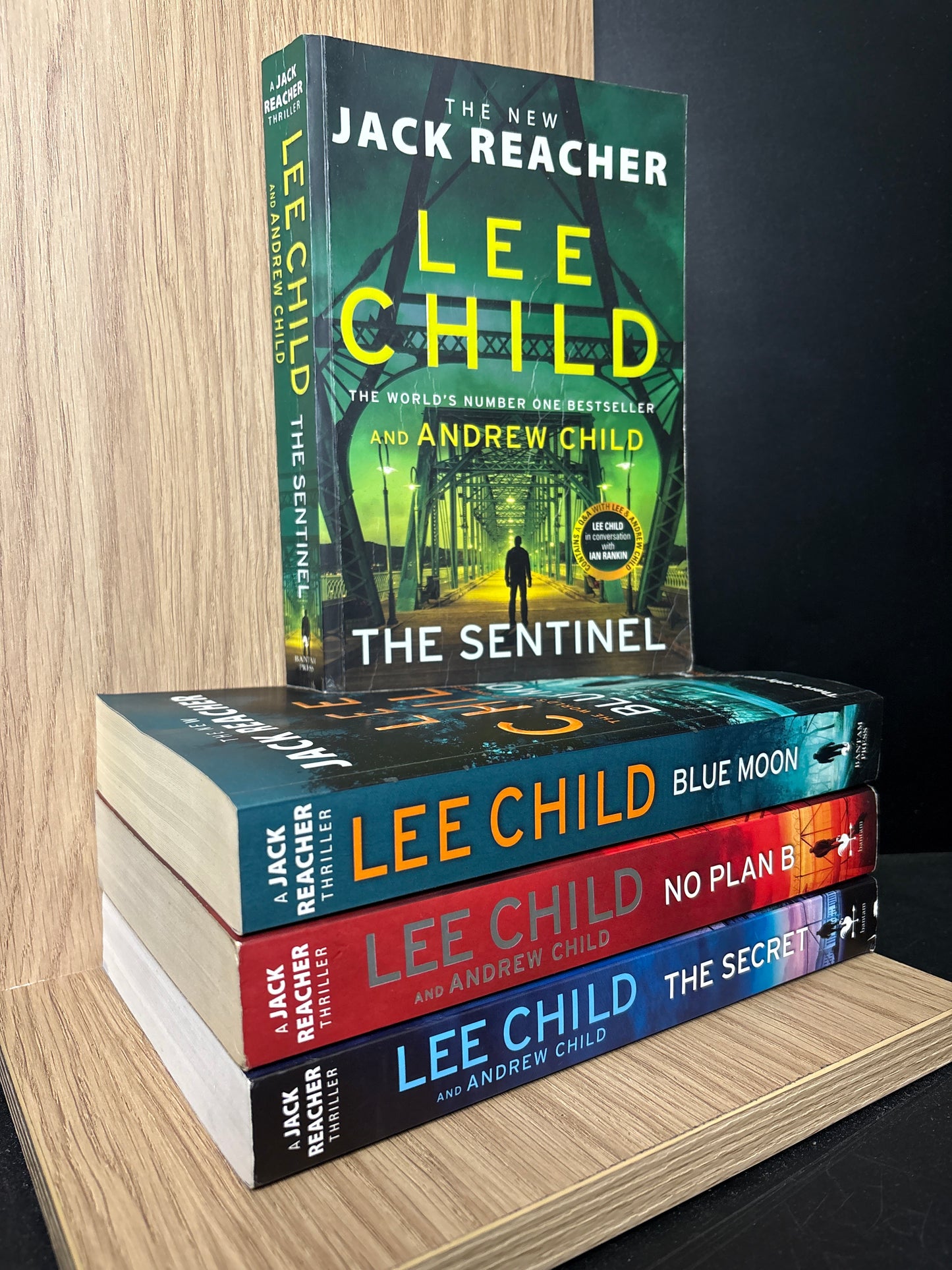 CHILD, Lee 'Reacher' Series Assorted Titles Bundle of 4 (Min. good condition)