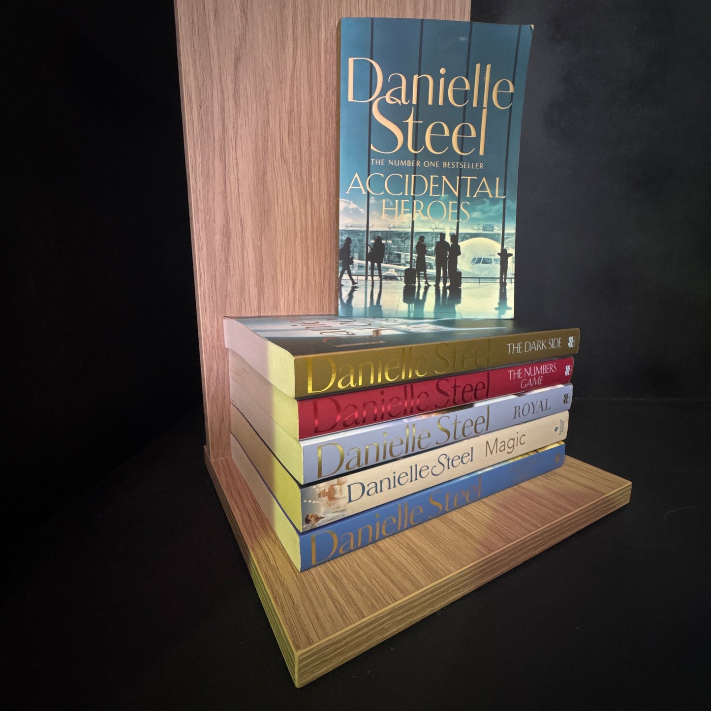 STEEL, Danielle - Bundle of 6 standalone Titles (Min. GOOD condition)