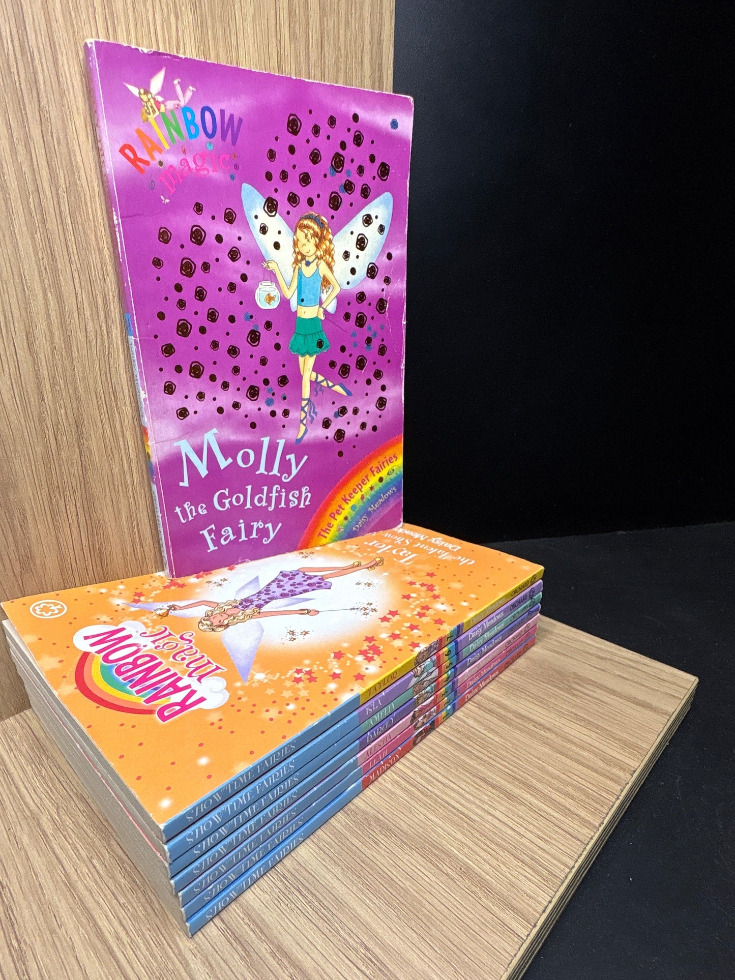 MEADOWS, Daisy: 'Rainbow Magic Fairies' Series Bundle of 8 Assorted Titles (Min. fair condition)