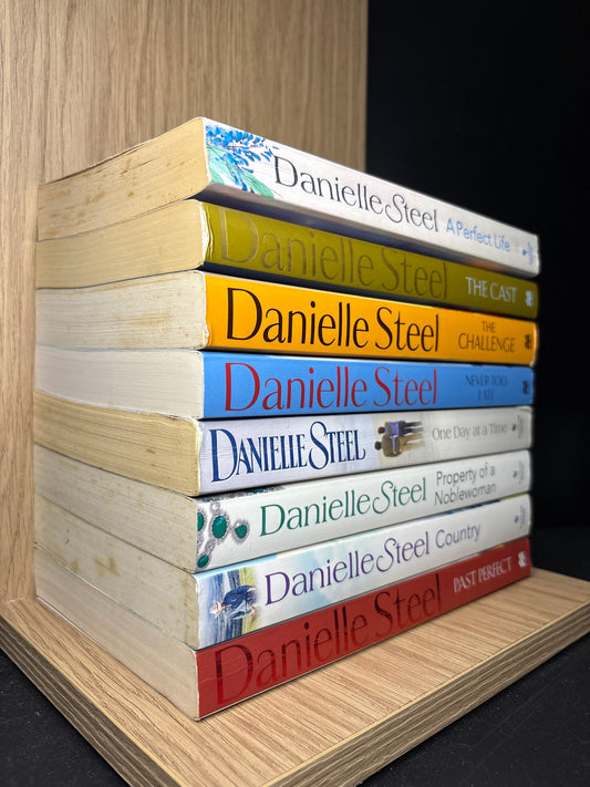 STEEL, Danielle Assorted Standalone Titles Bundle of 8 (Min. fair condition)
