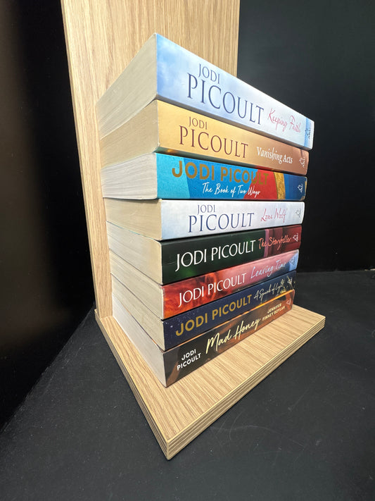 PICOULT, Jodi - Bundle of 8 Standalone Titles (min. fair condition)