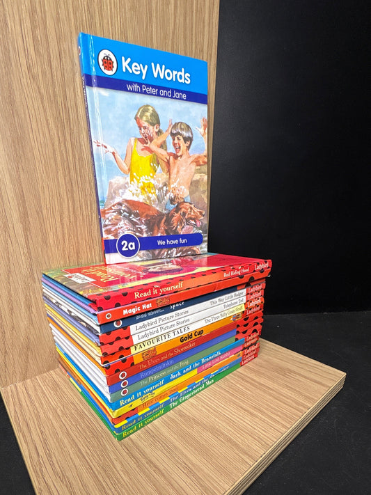 LADYBIRD EARLY & NEW READERS - Bundle of 16 - Assorted Read It Yourself (Min. good condition)
