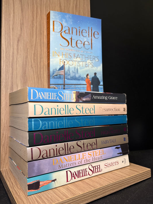 STEEL, Danielle Assorted Standalone Titles Bundle of 8 (Min. fair condition)