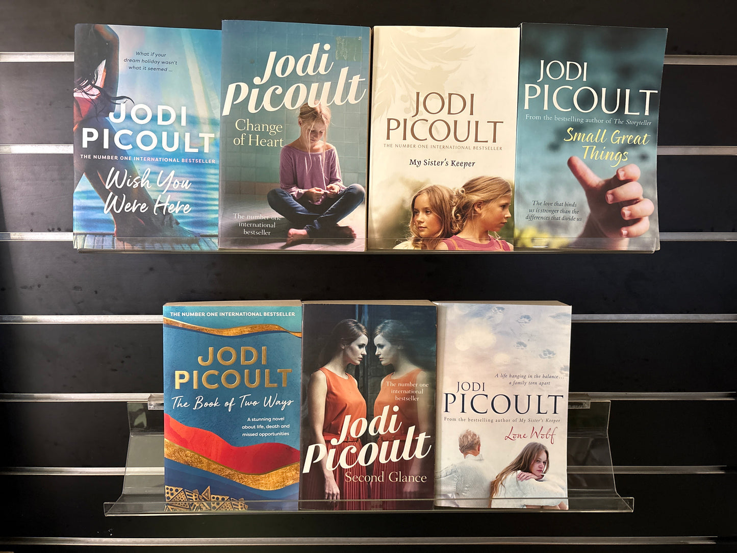 PICOULT, Jodi - Bundle of 7 - Assorted Standalone Titles (Min. very good condition)