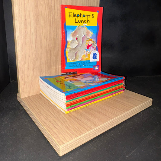 SCHOLASTIC Easy SOLO Reader - Bundle of 10 Assorted Titles (Min. fair condition)