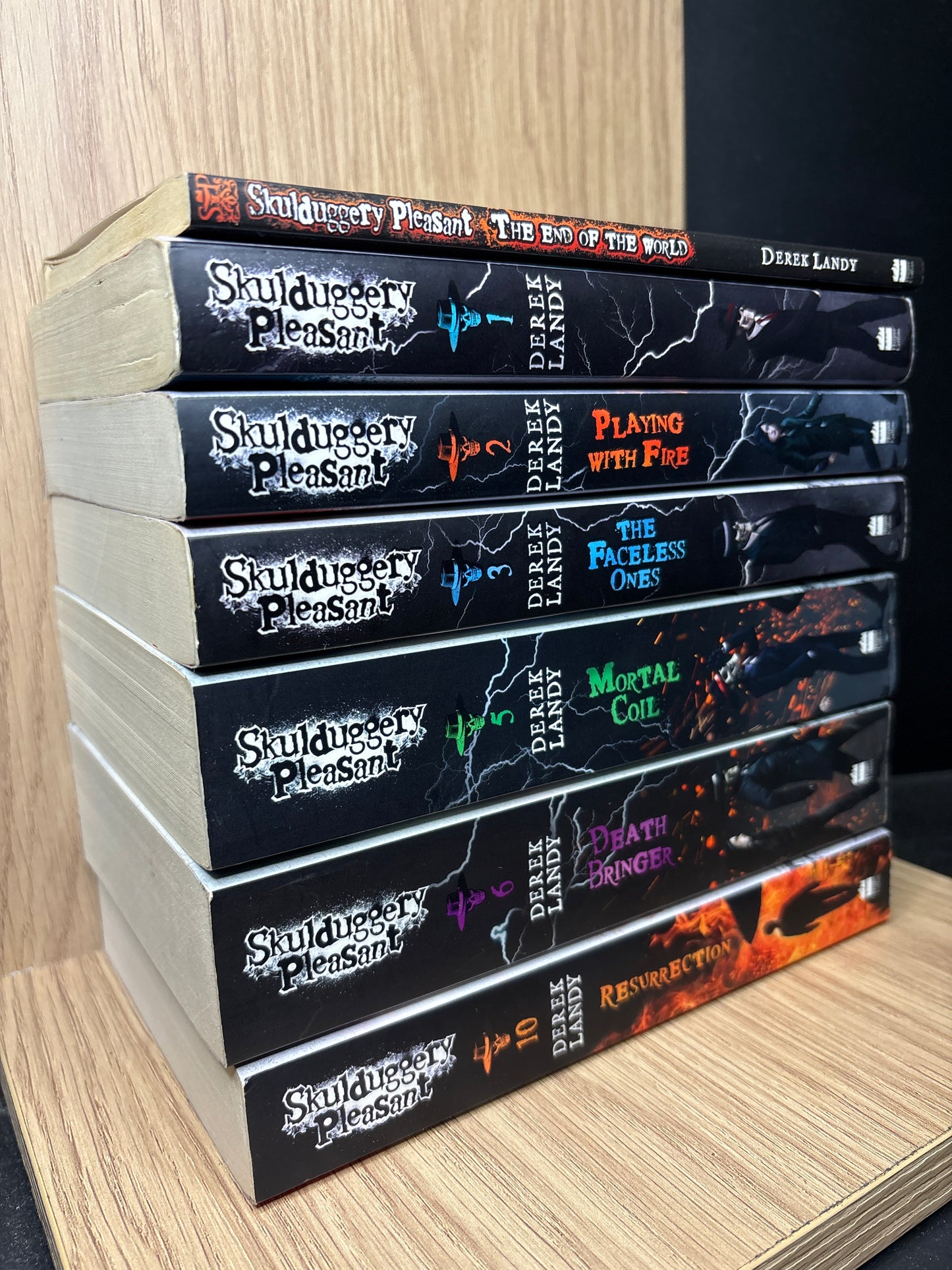 LANDY, Derek 'Skulduggery Pleasant' Assorted Standalone Titles Bundle of 7 (Min. fair condition)