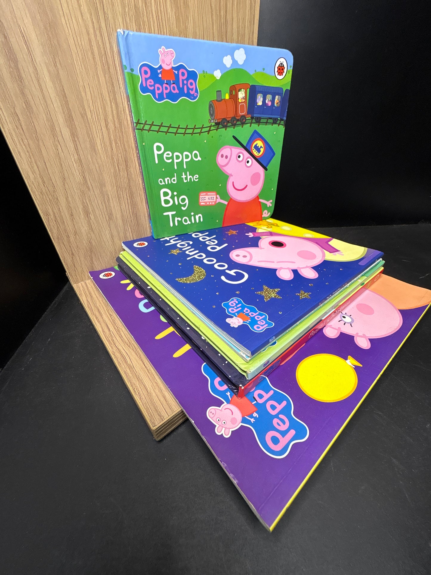 PEPPA PIG - Bundle of 7 - Assorted titles feat. Peppa Pig (Min. good condition)