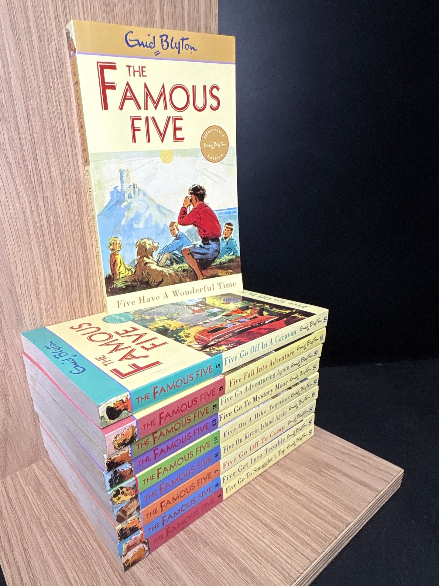BYLTON, Enid: 'Famous Five' Series - Bundle of 10 Assorted Titles (Min. fair condition)