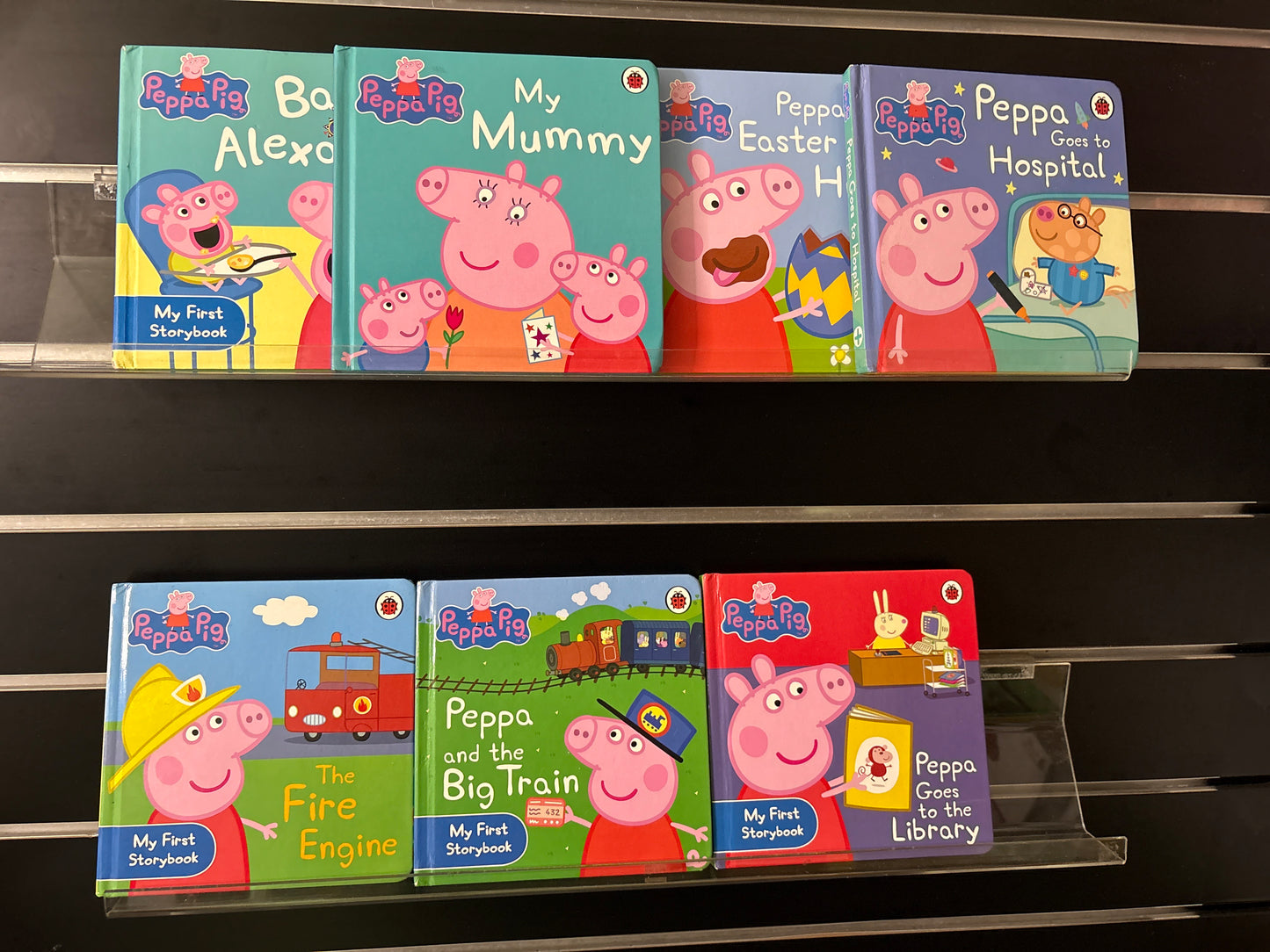 PEPPA PIG Assorted titles feat. Peppa Pig Bundle of 7 (Min. fair condition)