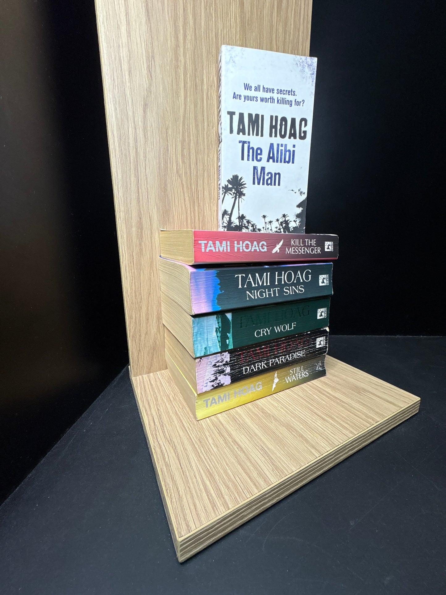 HOAG, Tami - Bundle of 6 - Assorted Titles (Min. fair condition)