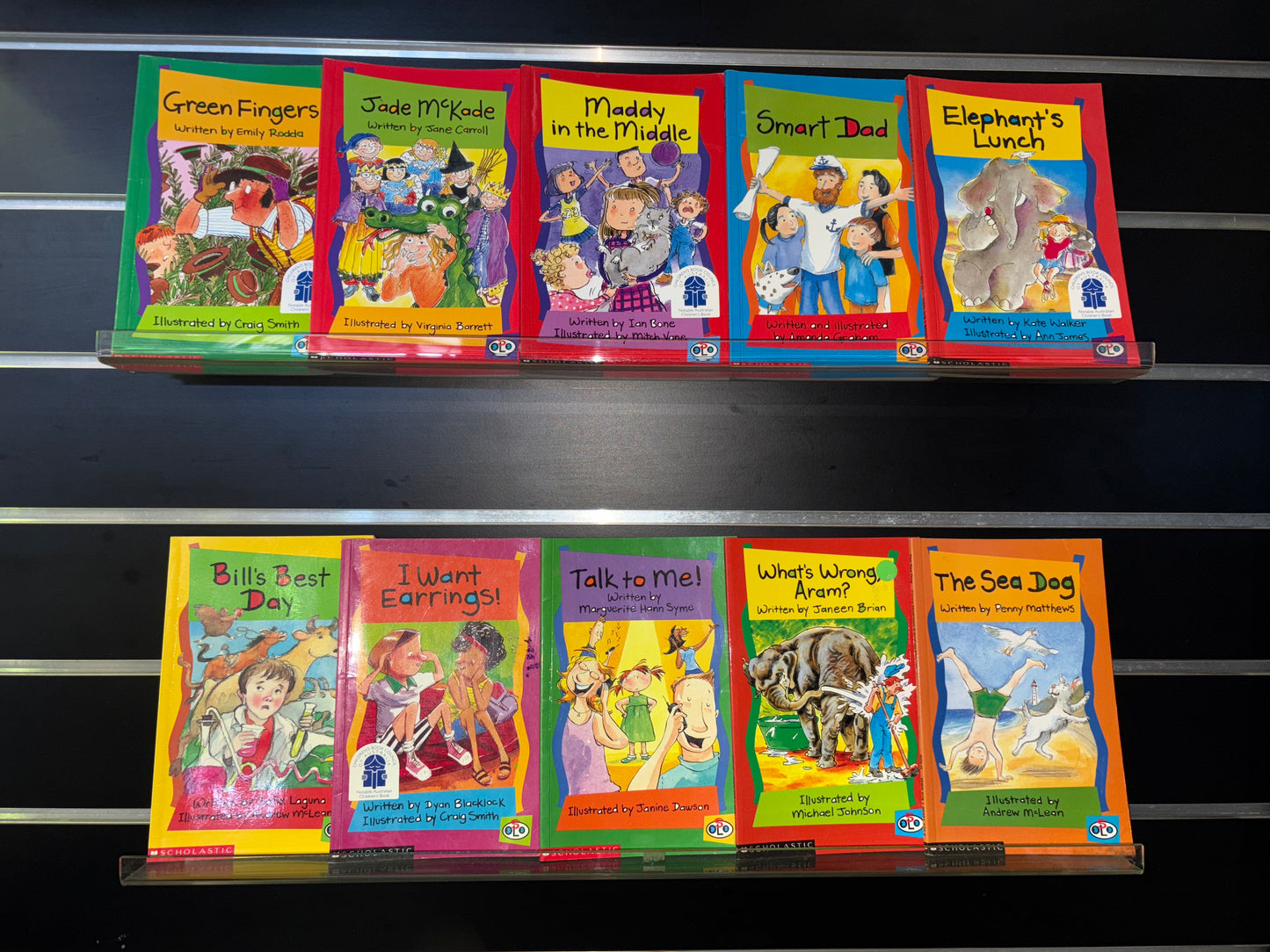 SCHOLASTIC Easy SOLO Reader - Bundle of 10 - Assorted Titles (Min. fair condition)