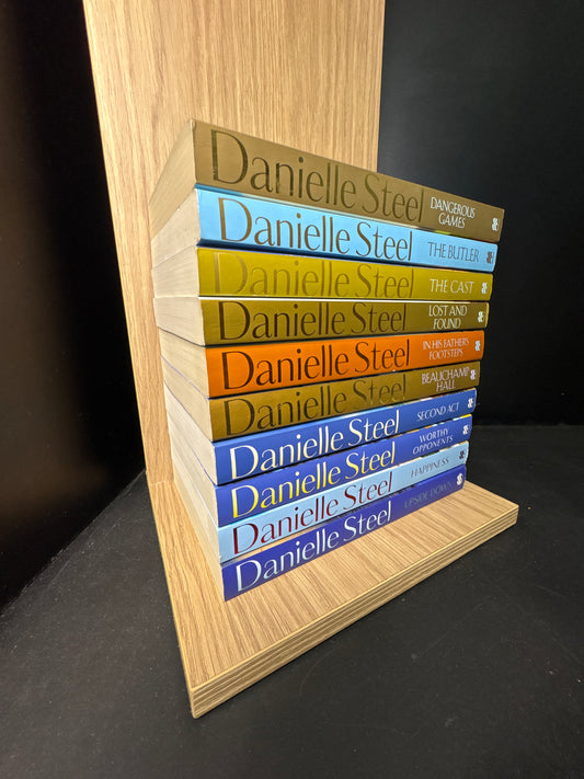 STEEL, Danielle - Bundle of 10 - Assorted Standalone Titles (min. good condition)