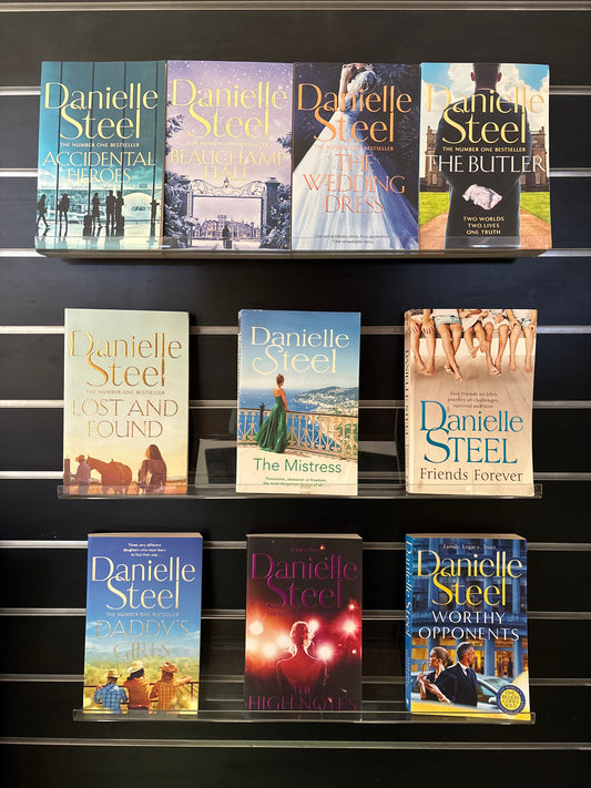 STEELE, Danielle - Bundle of 10 Standalone Titles (min. fair condition)