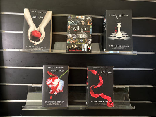 MEYER Stephanie - Bundle of 5 - Twilight Series 1-4 + Bonus Directors Notebook (Min fair condition)