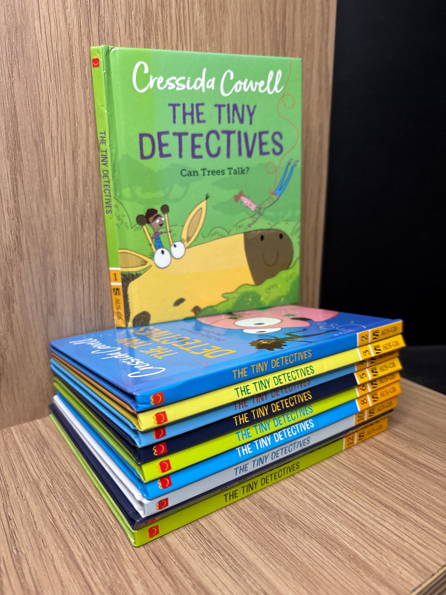 COWELL, Cressida Assorted Titles Bundle of 10 (Min. good condition)