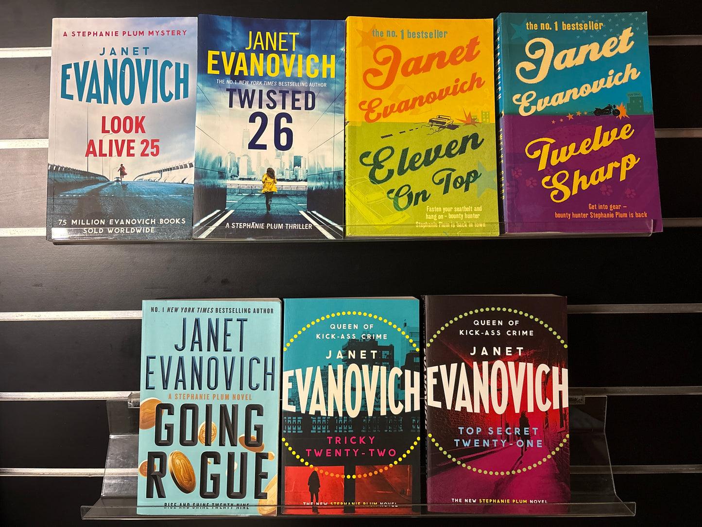 EVANOVICH, Janet 'Stephanie Plum' Assorted Titles Bundle of 7 (Min. Very Good condition)