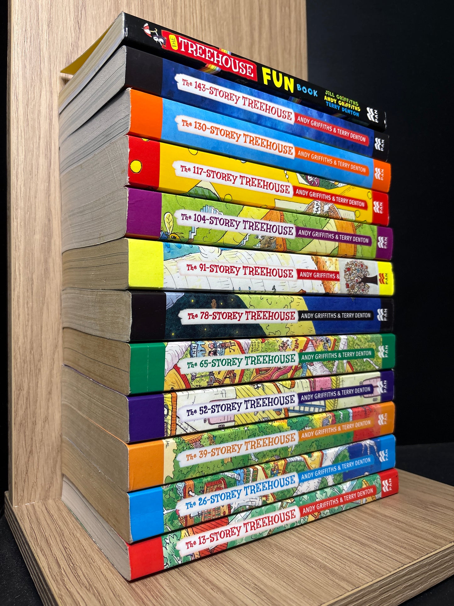 GRIFFITHS, Andy 'Treehouse' Complete Series + Bonus 'Treehouse Fun Book' Bundle of 12 (Min. fair condition)