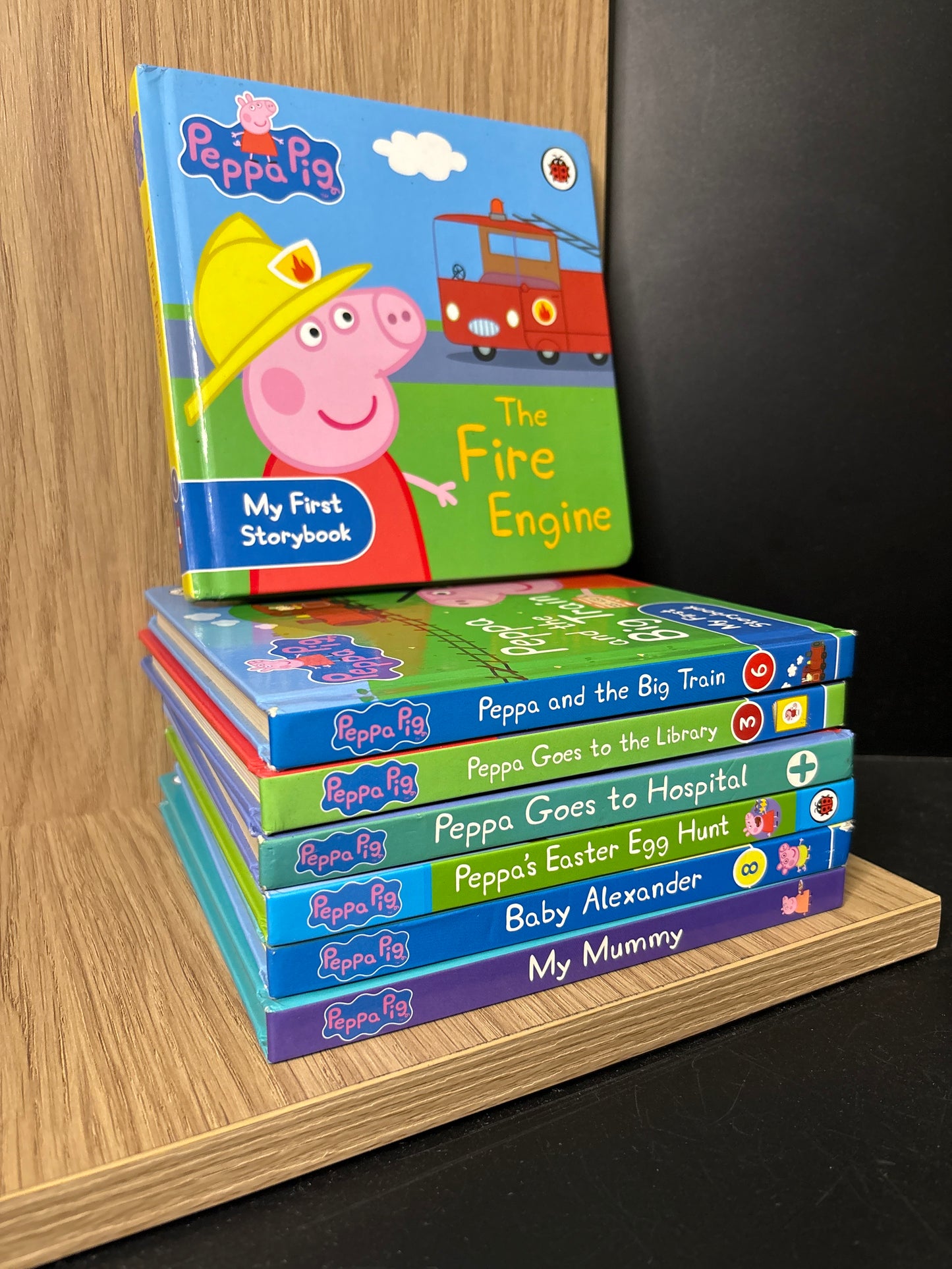 PEPPA PIG Assorted titles feat. Peppa Pig Bundle of 7 (Min. fair condition)