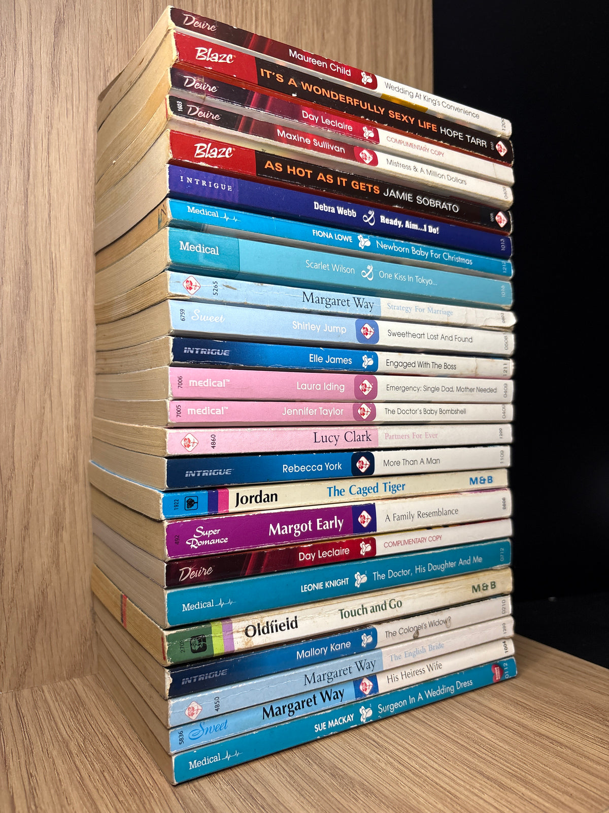 MILLS + BOON 1 Story Assorted Standalone Titles Bundle of 24 (Min. fair condition)