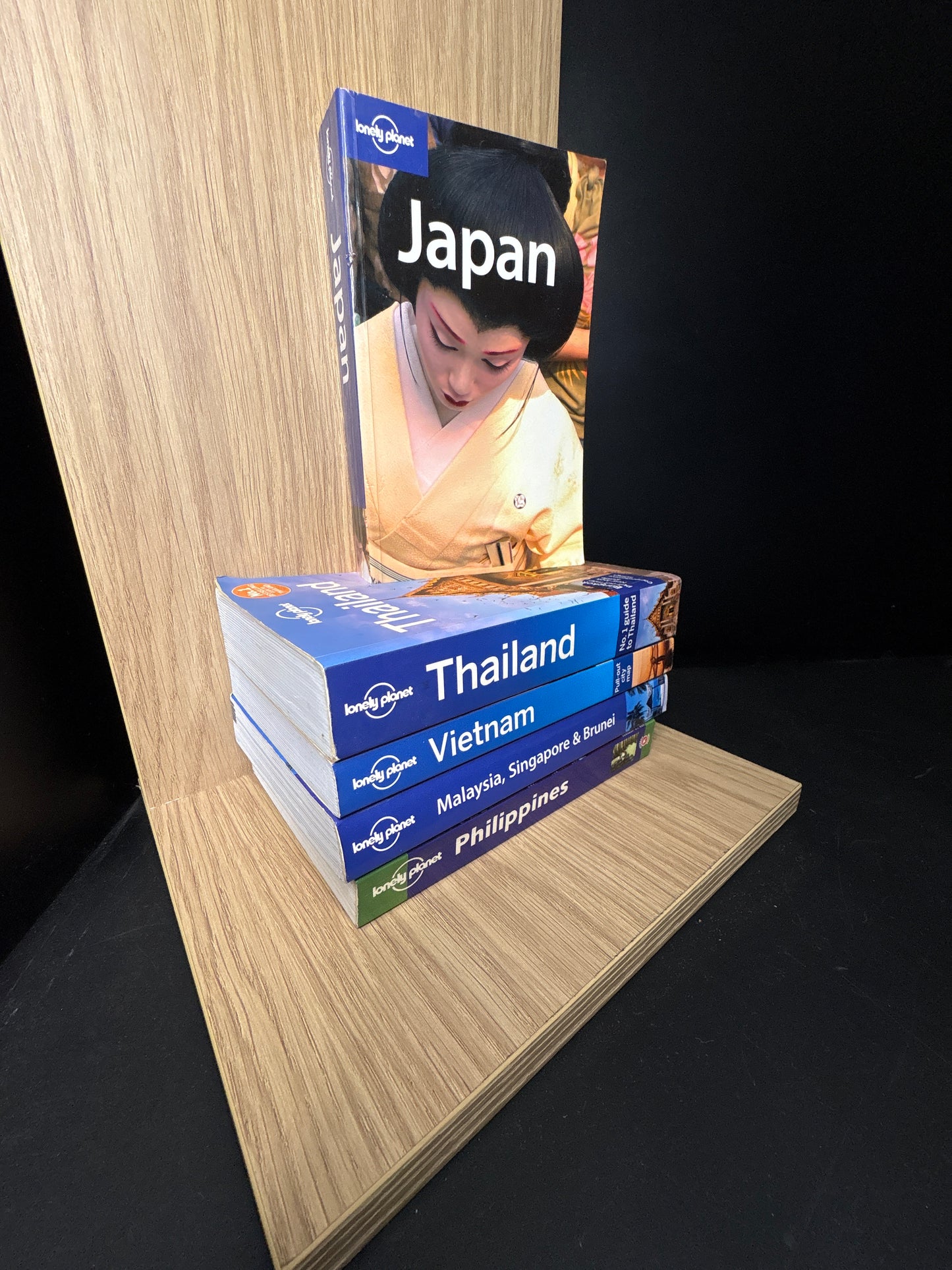 LONELY PLANET Travel Guides - Bundle of 5 - Assorted Locations (Min. fair condition)