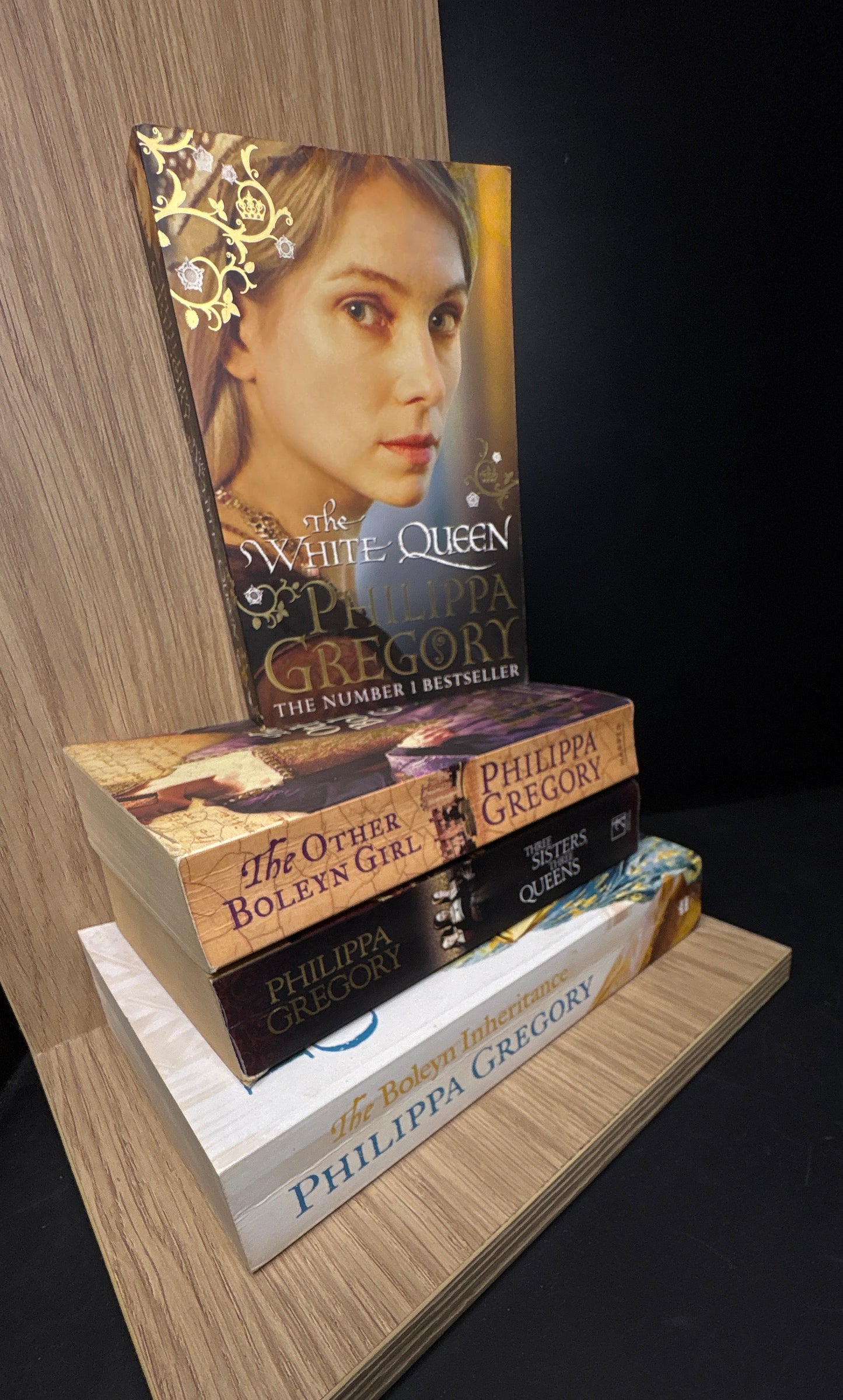GREGORY, Philippa 'Plantagenet' & 'Tudor' Series Bundle of 4 Selected Titles Min. fair condition)