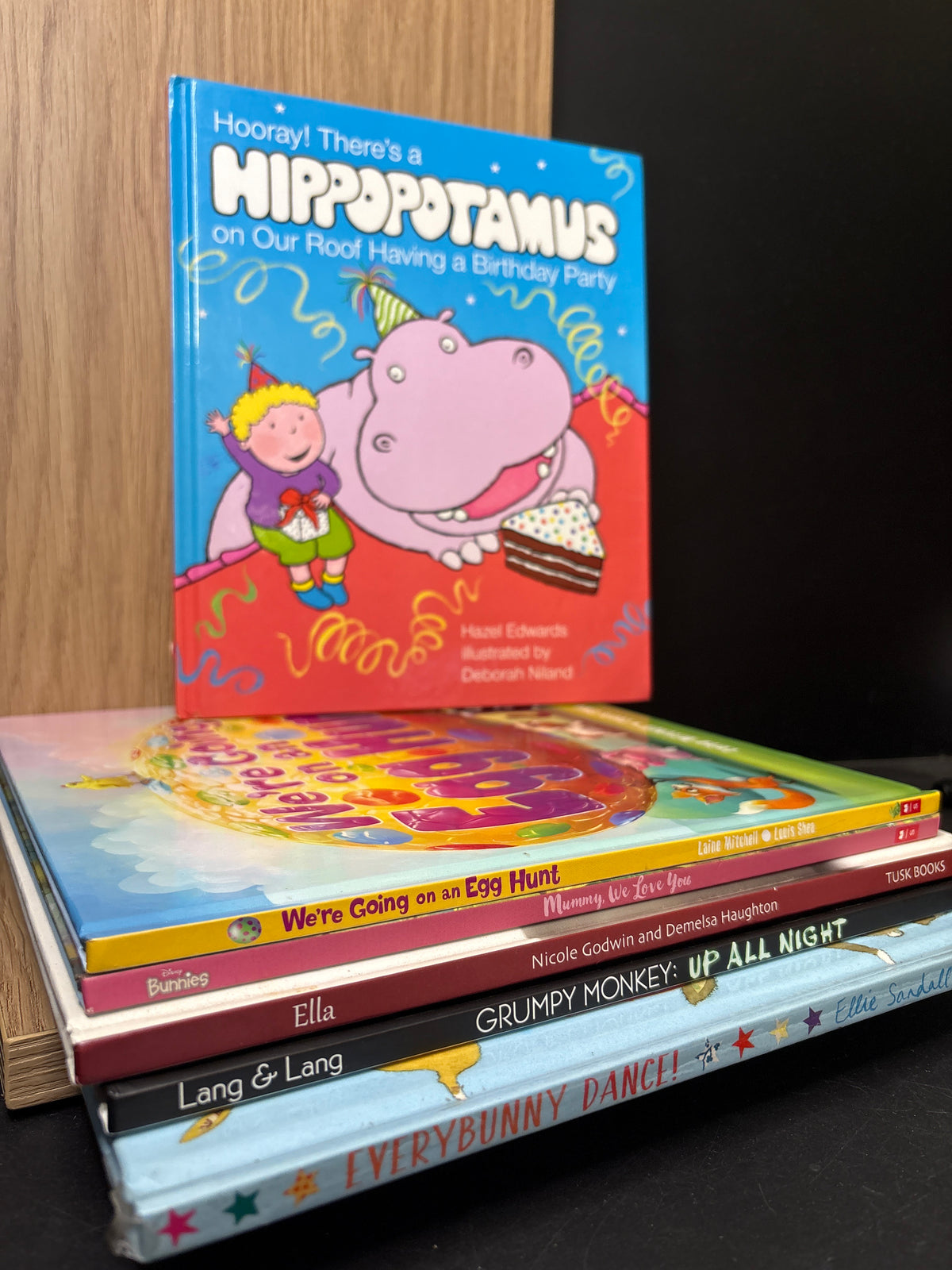 PICTURE BOOK BUNDLE Assorted Standalone Titles Various Authors Bundle of 6 (Min. good condition)