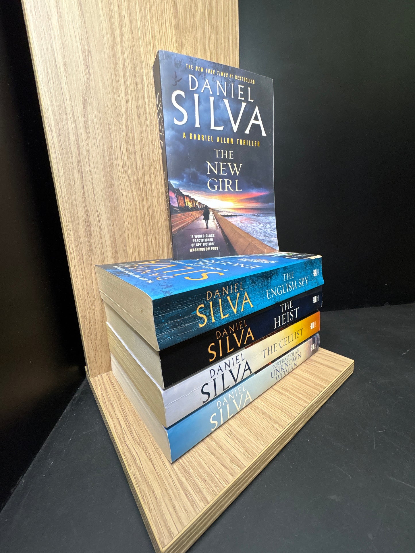 SILVA, Daniel: 'Gabriel Allon' Series - Bundle of 5 Assorted Titles (Min. fair condition)