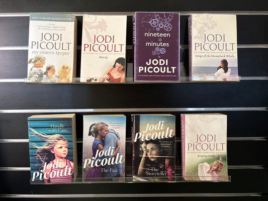 PICOULT, Jodi - Bundle of 8 - Assorted Standalone Titles (Min. fair condition)