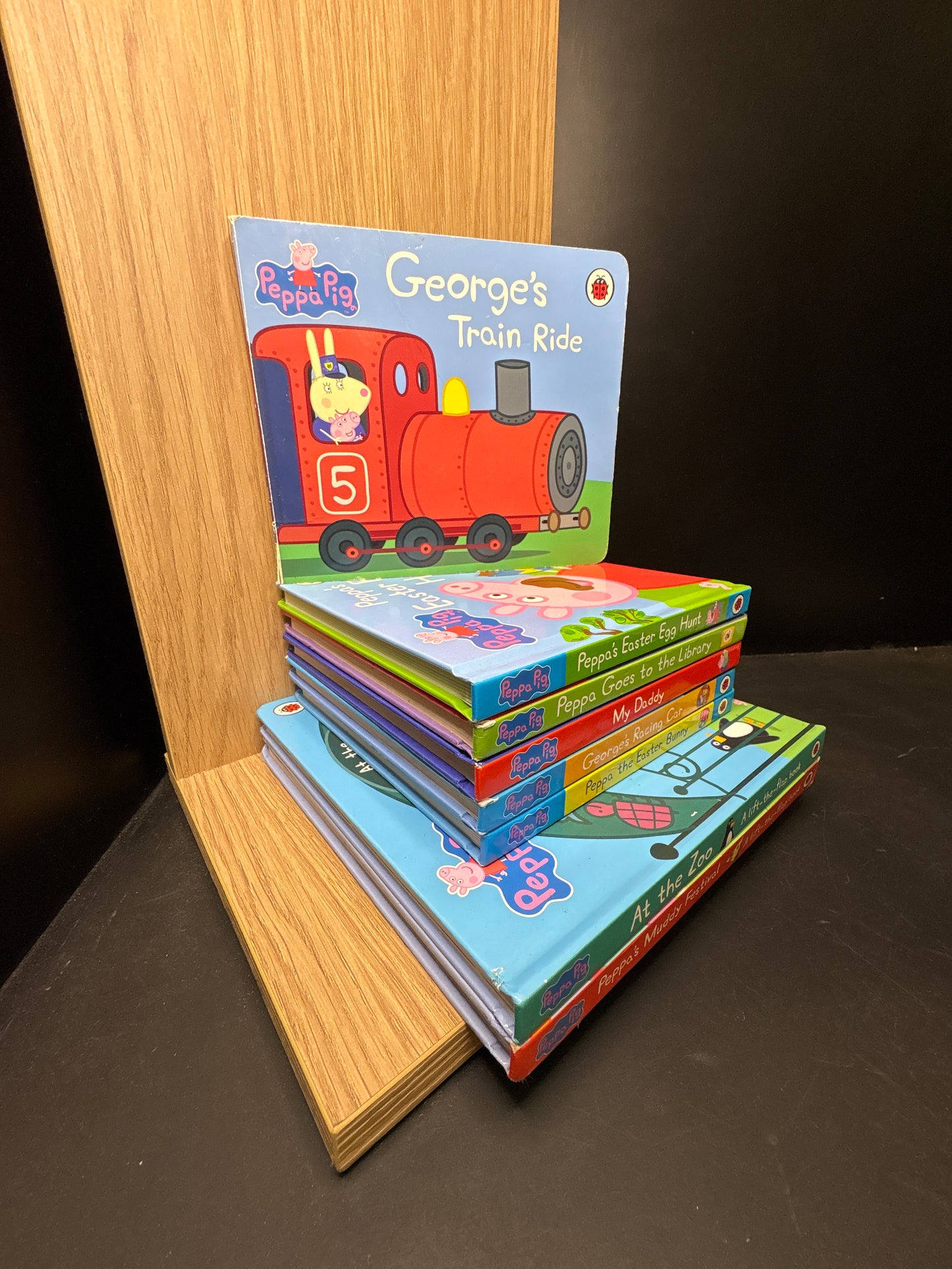 PEPPA PIG - Bundle of 8 - Assorted titles feat. Peppa Pig (Min. fair condition)