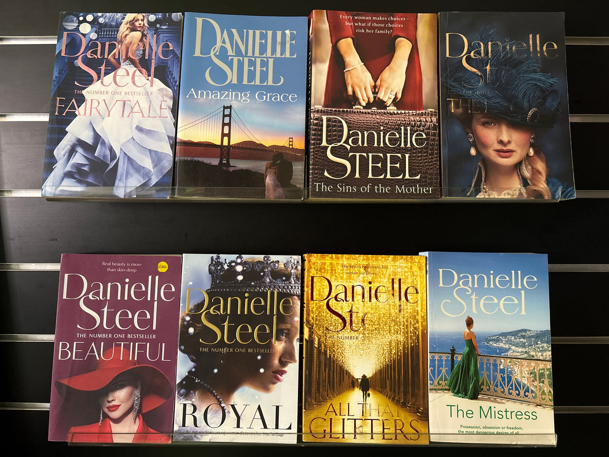 STEEL, Danielle Assorted Standalone Titles Bundle of 8 (Min. fair condition)