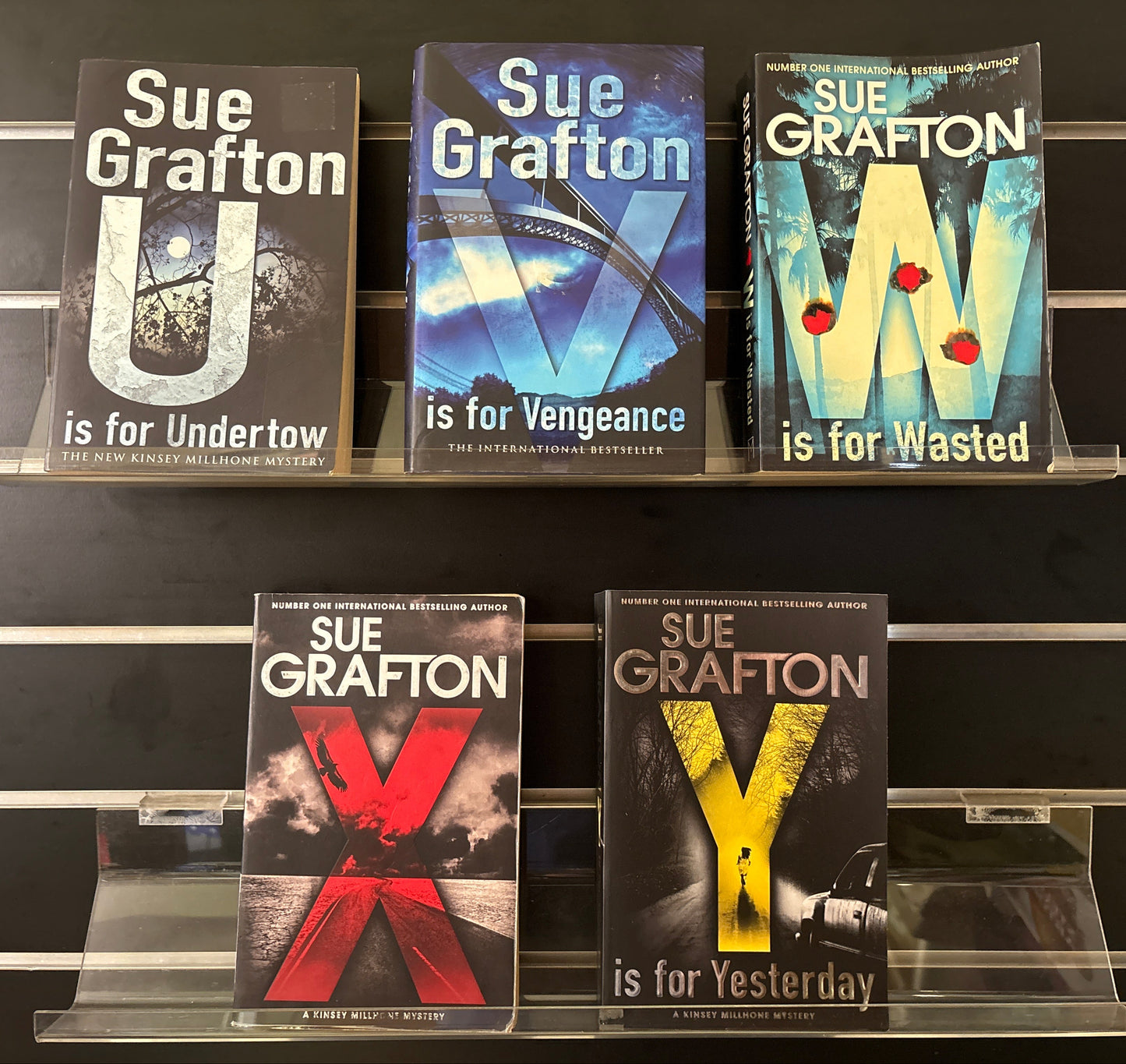 GRAFTON, Sue 'Kinsey Millhone' Series Titles U - Y Bundle of 5 (Min. fair Condition)