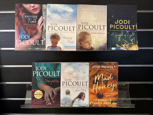 PICOULT, Jodi - Bundle of 7 - Assorted Standalone Titles (min. good condition)
