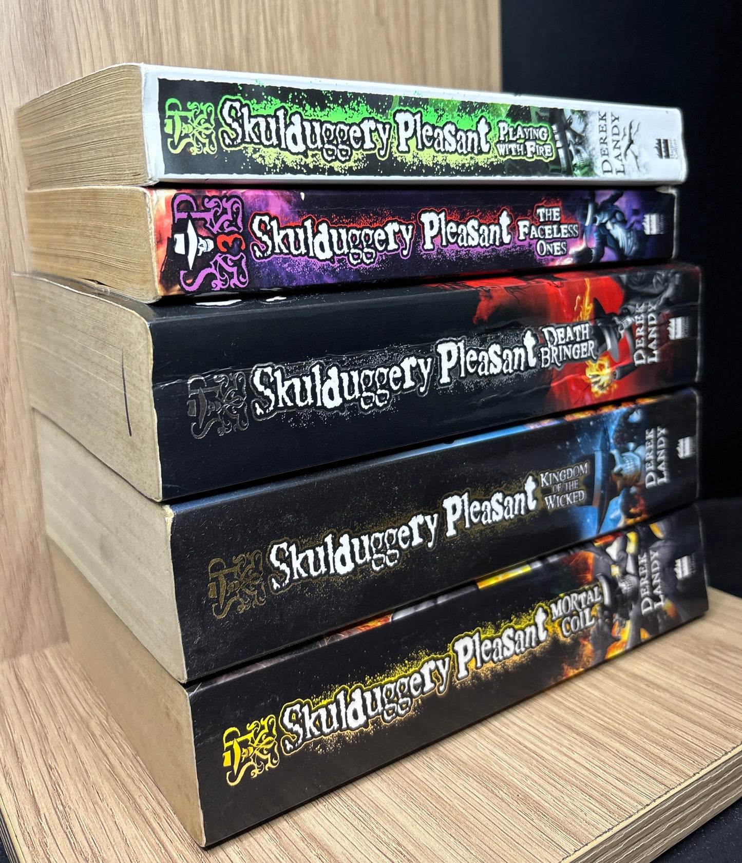 LANDY, Derek 'Skulduggery Pleasant' Assorted Standalone Titles Bundle of 5 (Min. fair condition)