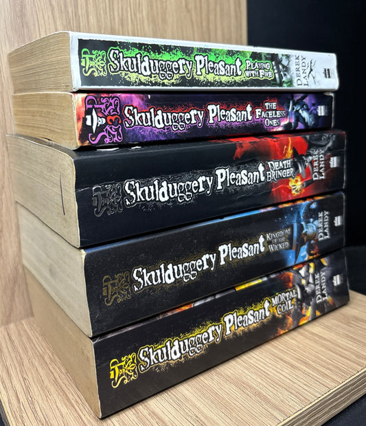 LANDY, Derek 'Skulduggery Pleasant' Assorted Standalone Titles Bundle of 5 (Min. fair condition)