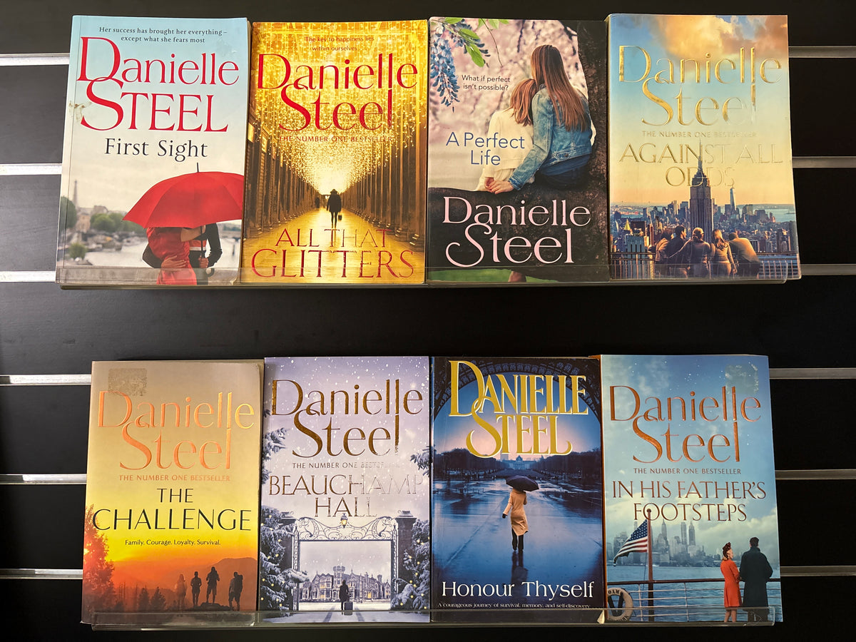 STEEL, Danielle Assorted Standalone Titles Bundle of 8 (Min. fair condition)