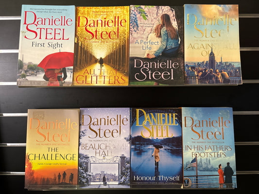 STEEL, Danielle Assorted Standalone Titles Bundle of 8 (Min. fair condition)