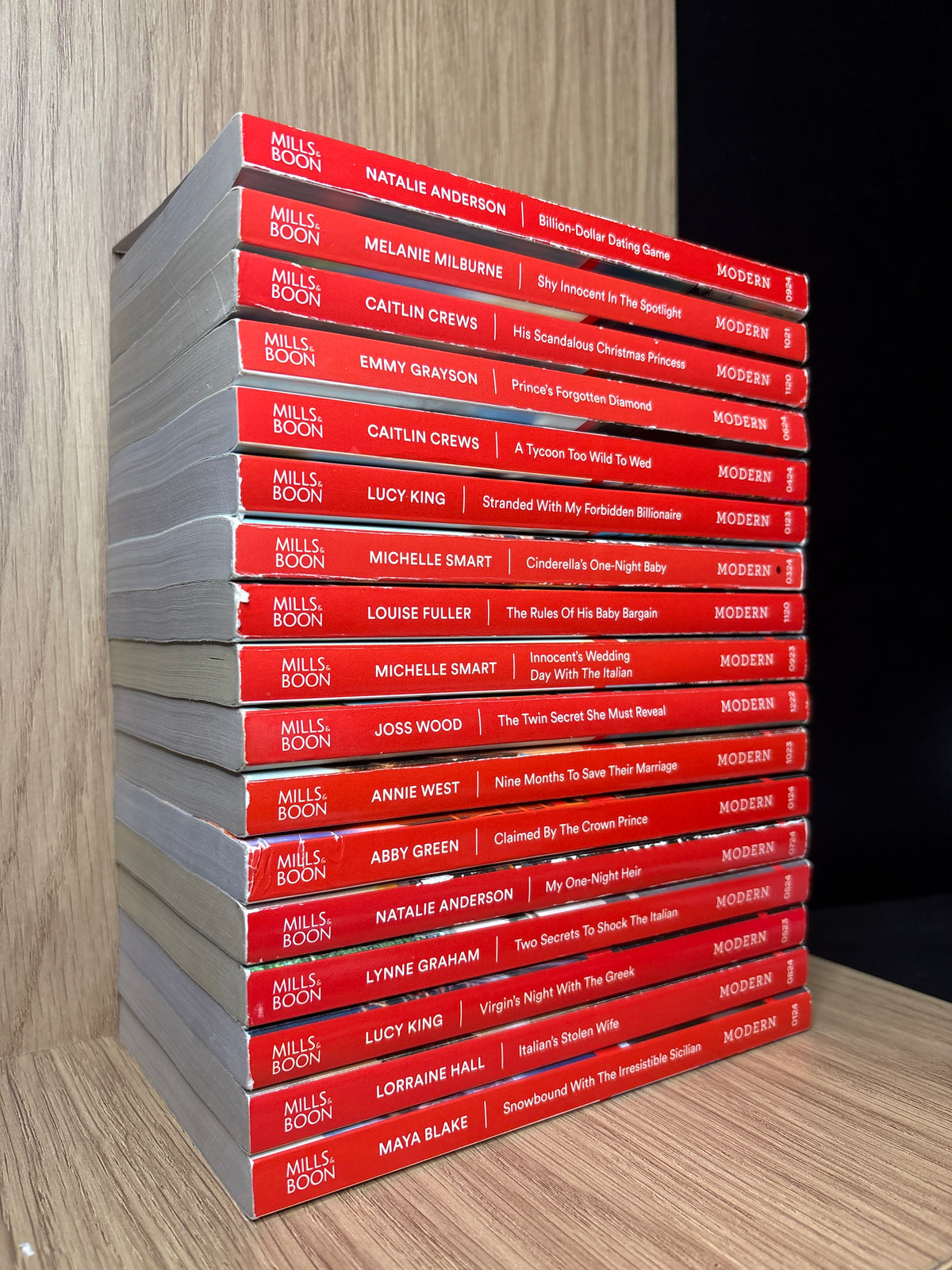 MILLS + BOON 1 story- Modern Series Assorted Standalone Titles Bundle of 17 (Min. good condition)
