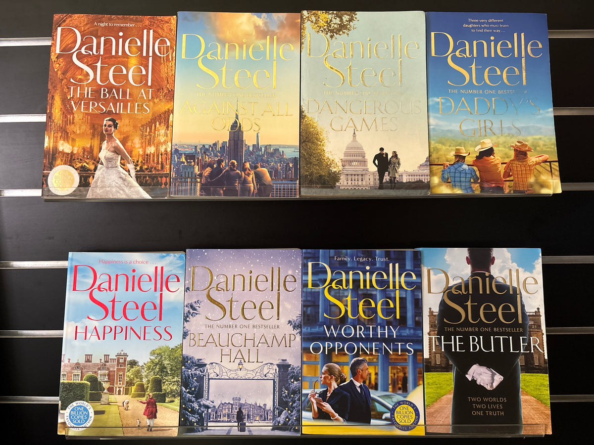 STEEL, Danielle Assorted Standalone Titles Bundle of 8 (Min. good condition)