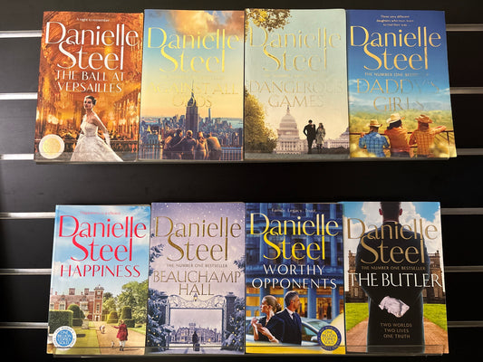 STEEL, Danielle Assorted Standalone Titles Bundle of 8 (Min. good condition)